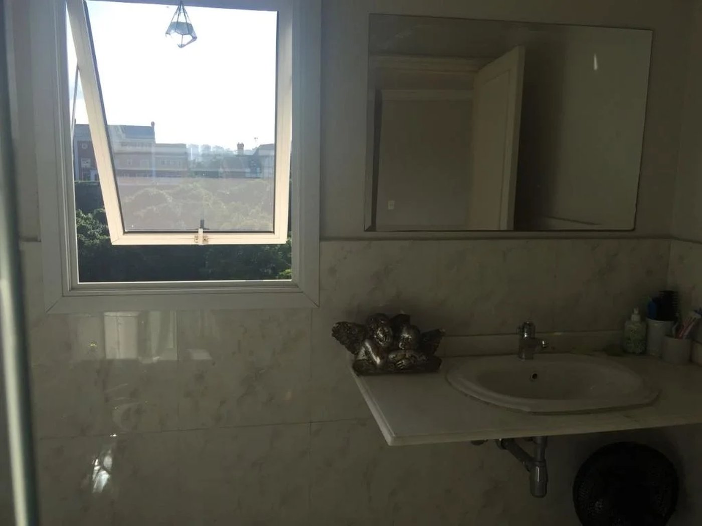 Casa à venda com 5 quartos, sendo 4 suítes, no condomínio Jardim Vitória Régia, São Paulo - SP