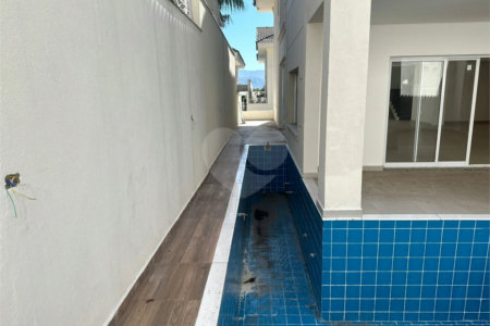 Casa à venda com 4 suítes no condomínio Villaggio Houda, São Paulo - SP