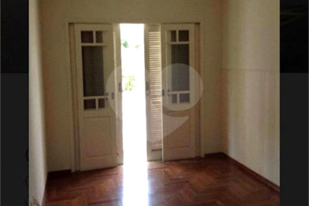 Casa à venda com 4 quartos, sendo 2 suítes, no condomínio Bosque de Grevilea, Vinhedo - SP