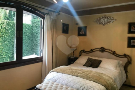 Casa à venda com 5 quartos, sendo 2 suítes,  em Jardim Everest, São Paulo, SP