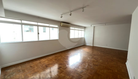 Apartamento à venda com 3 quartos, sendo 1 suíte,  em Itaim Bibi, São Paulo, SP