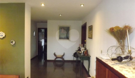 Casa à venda ou para alugar com 4 quartos, sendo 3 suítes, no condomínio Villa das Flores, São Paulo - SP