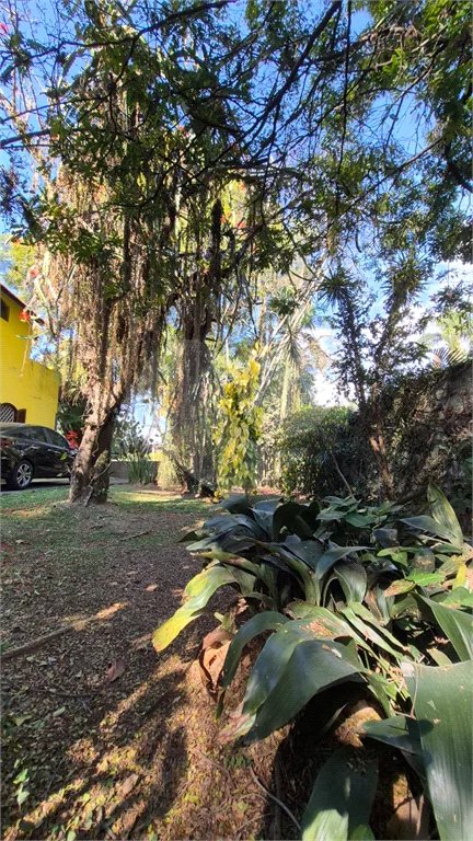 Casa com Piscina, Sauna e Edícula em Rua Arborizada no Tremembé