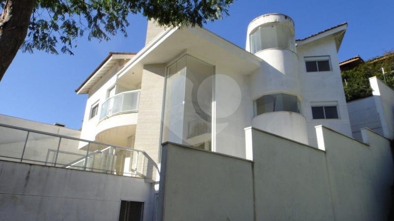 Casa à venda com 3 suítes no condomínio Villa Castanheira, São Paulo - SP