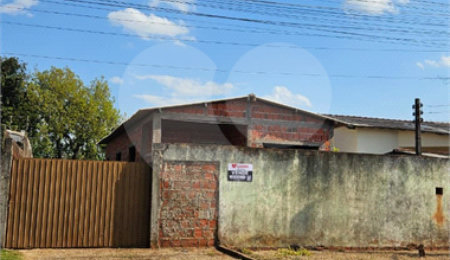Casa à venda com 3 quartos, sendo 1 suíte,  em Vila Áurea, Ponta Porã, MS