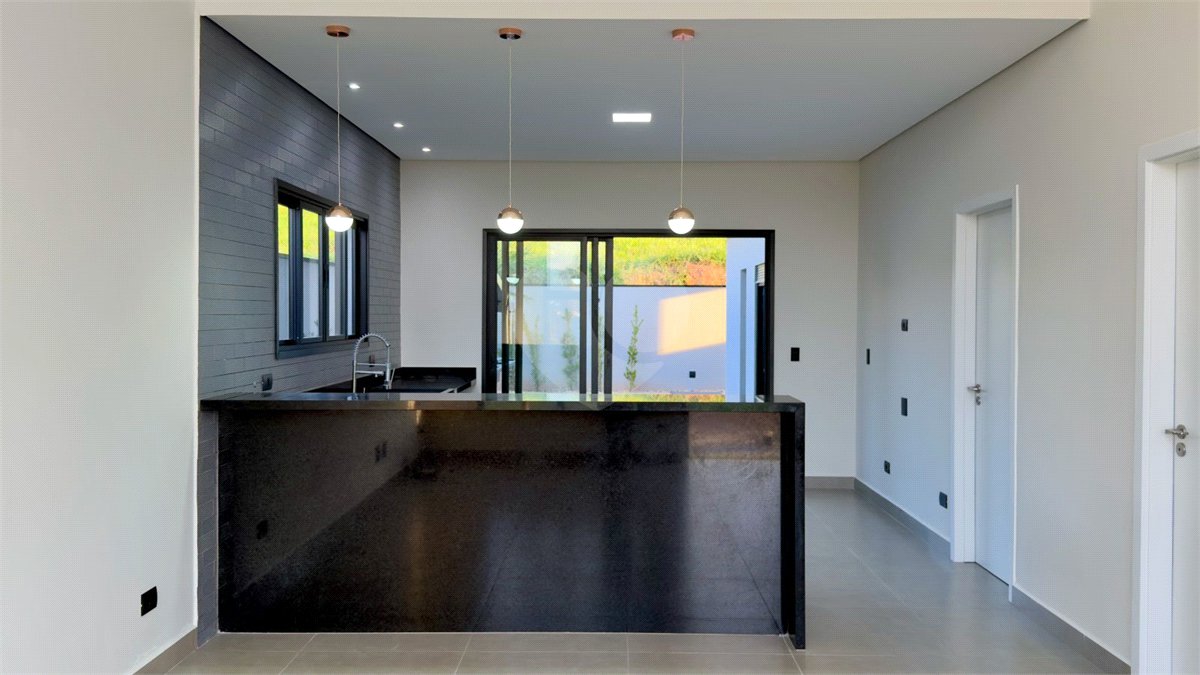 Casa térrea 3 dormitórios (3 suítes), espaço gourmet, piscina, 2 vagas garagem, condomínio fechado com ampla área lazer