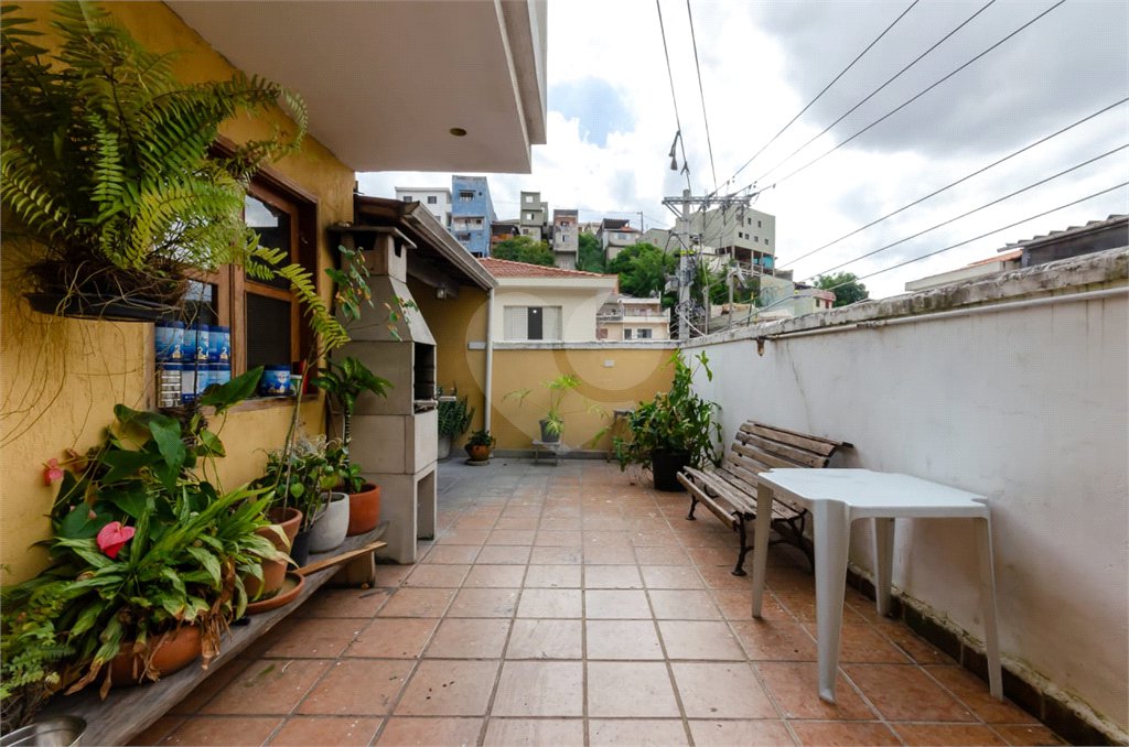 Sobrado à venda ou para alugar com 4 quartos, sendo 1 suíte, em Vila Anglo Brasileira, São Paulo, SP