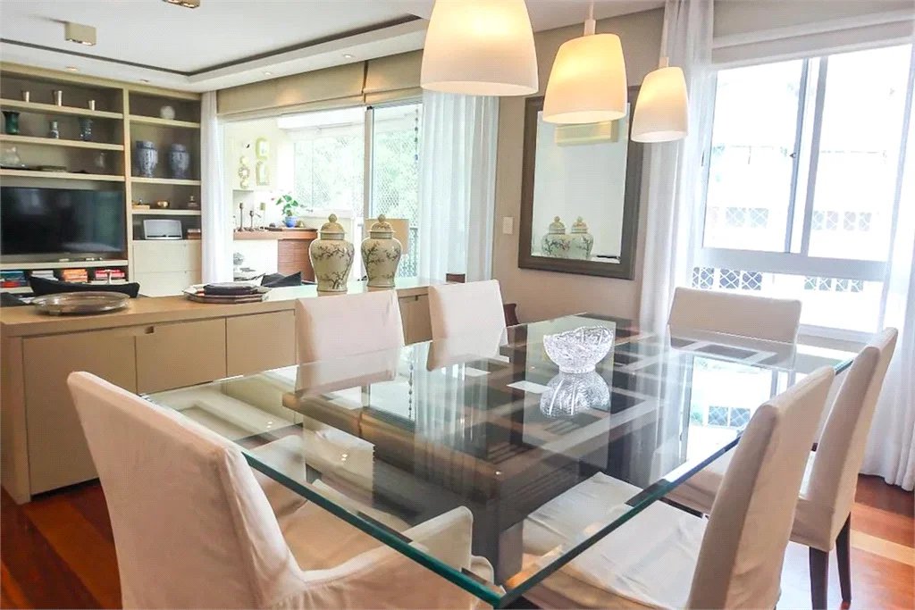 Apartamento à venda com 3 suítes em Real Parque, São Paulo, SP