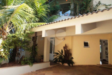 Casa à venda com 5 suítes em Jardim Leonor, São Paulo, SP