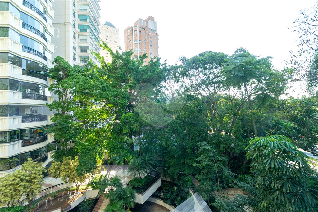 Apartamento à venda com 5 suítes em Moema, São Paulo, SP