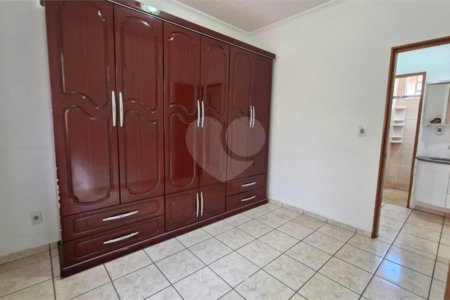 Casa para alugar com 3 quartos, sendo 1 suíte, no condomínio Santa Mônica, Atibaia - SP