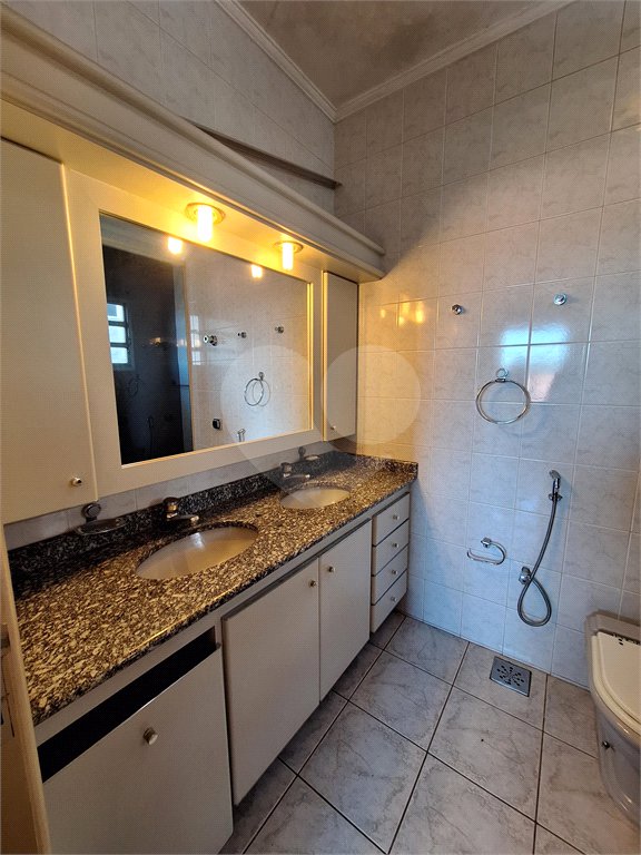 Casa à venda ou para alugar com 4 quartos, sendo 2 suítes,  em Santa Rosa, Vinhedo, SP