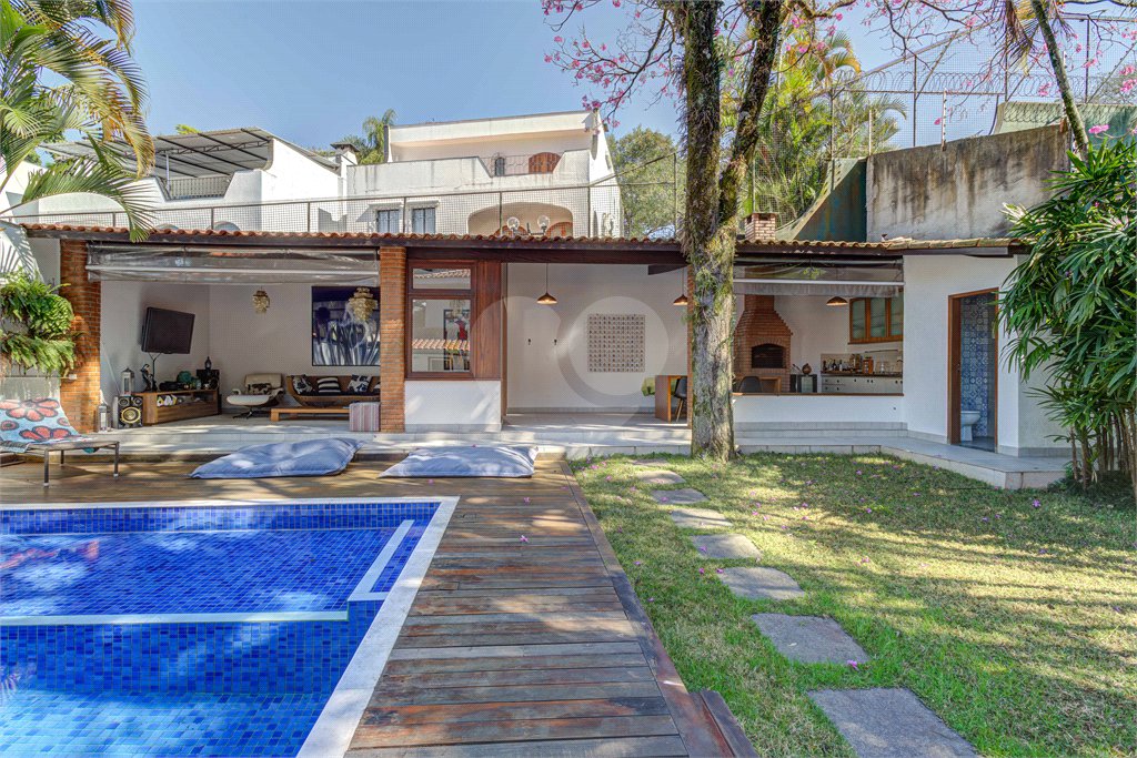 Casa de Vila à venda com 4 quartos, sendo 2 suítes,  em Jardim Marajoara, São Paulo, SP