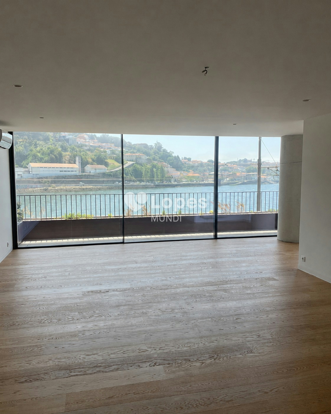 Apartamento T4 à venda em Lordelo do Ouro, Porto, Portugal – 240 m²
