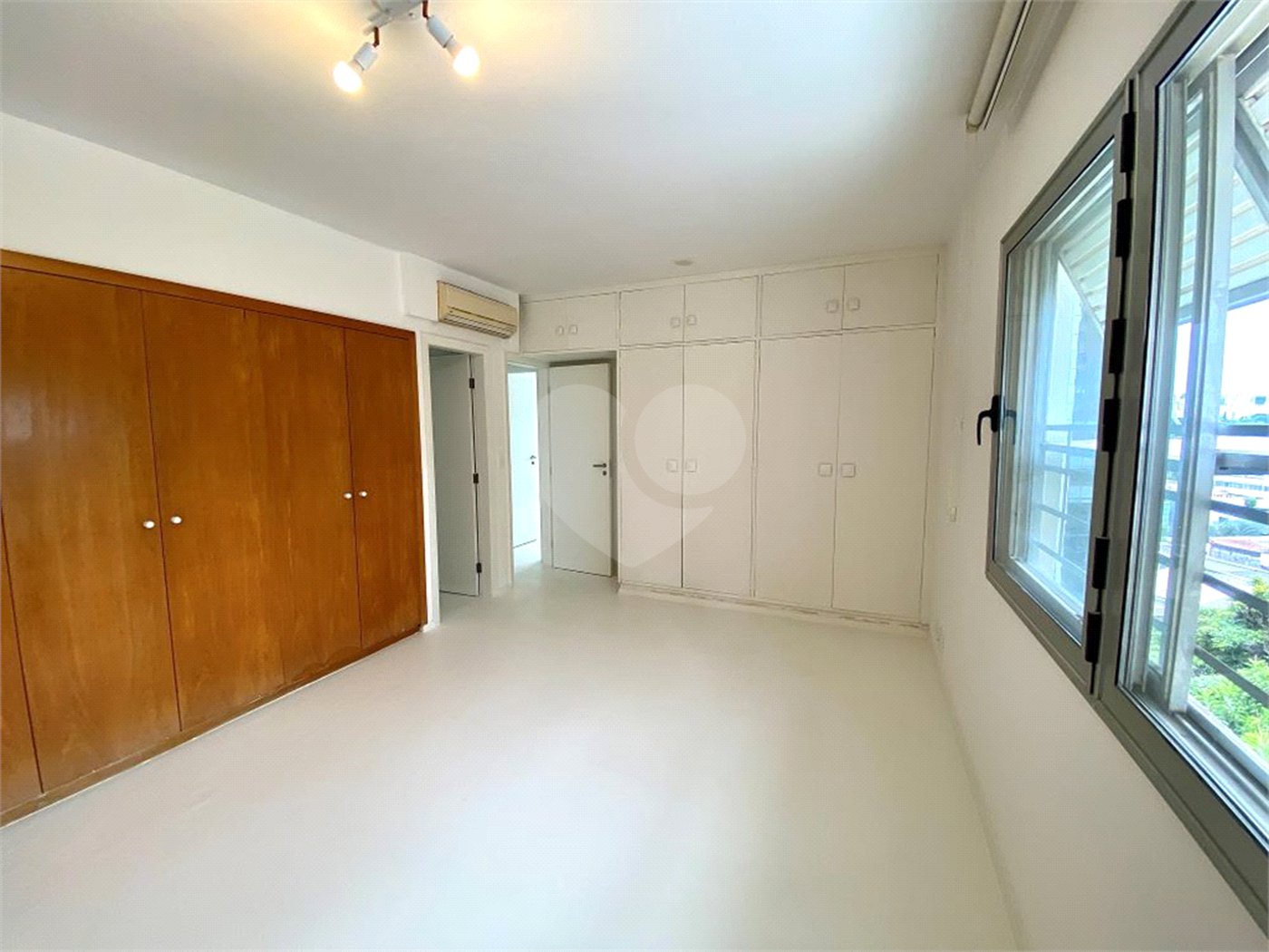 Apartamento para alugar com 3 quartos, sendo 1 suíte, em Jardim Europa, São Paulo, SP