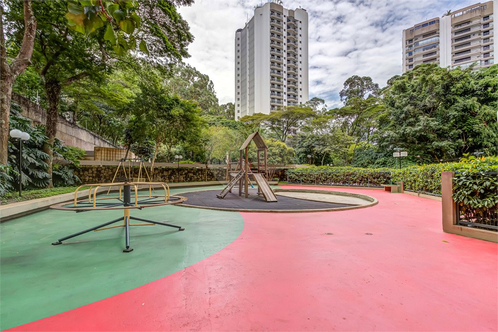 Apartamento à venda com 3 quartos, sendo 2 suítes, em Alto da Boa Vista, São Paulo, SP