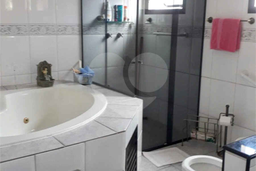 Sobrado à venda com 4 quartos, sendo 2 suítes,  em Parada Inglesa, São Paulo, SP