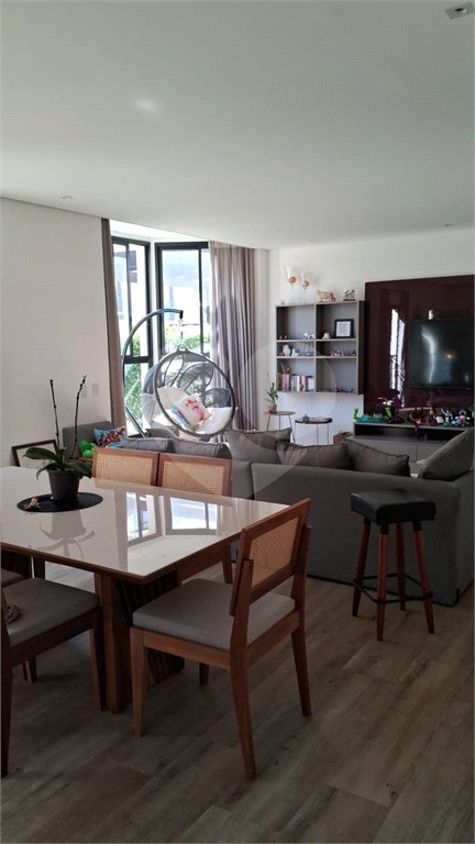 Casa à venda com 4 suítes no condomínio Vila Inglesa, Atibaia - SP