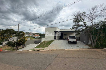 Casa à venda com 3 suítes no condomínio Shamballa III, Atibaia - SP
