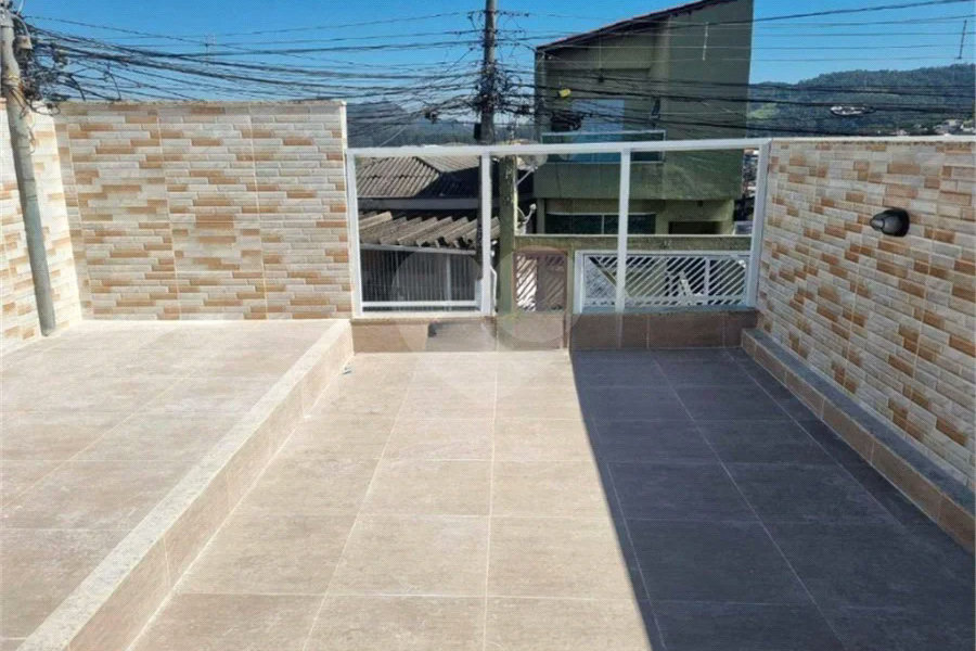 Sobrado à venda com 3 quartos, sendo 1 suíte,  em Vila Zat, São Paulo, SP