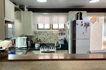 Casa em condomínio à venda com 3 quartos, sendo 2 suítes, em Caravelas, Armação dos Búzios, RJ