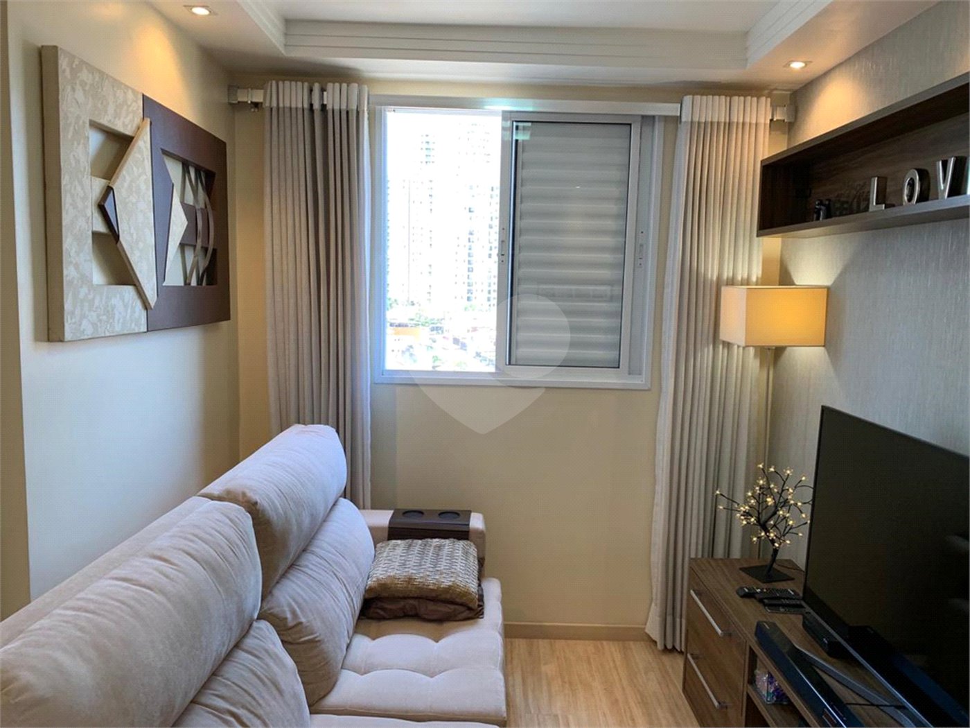 Apartamento de 70m2 com 3 dorms, 2 banheiros, 1 suíte, 1 vaga. Estuda permuta.