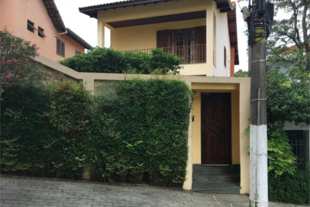 Casa à venda com 4 quartos, sendo 2 suítes, em Vila Suzana, São Paulo, SP