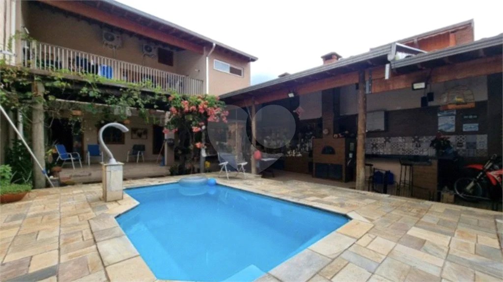 Casa à venda com 5 quartos no bairro Jardim Santa Silvia em Piracicaba/SP.