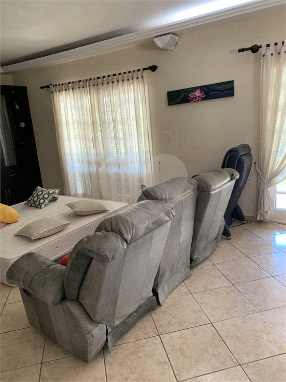 Casa à venda com 5 quartos, sendo 2 suítes, no condomínio Capela do Barreiro, Itatiba - SP