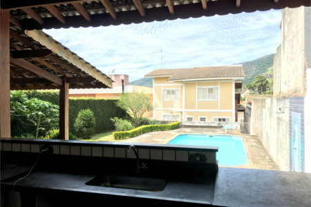 Casa à venda com 5 quartos, sendo 2 suítes,  em Jardim Maristela, Atibaia, SP