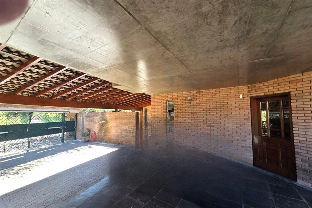 Casa à venda com 4 quartos, sendo 2 suítes, em Cidade São Francisco, São Paulo, SP