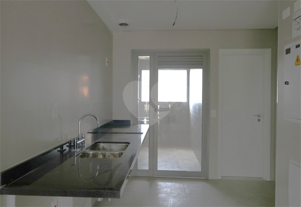 Apartamento à venda com 3 suítes em Moema, São Paulo, SP