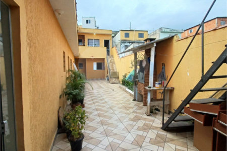 Casa à venda com 3 quartos, sendo 1 suíte,  em Jardim Santa Mônica, São Paulo, SP