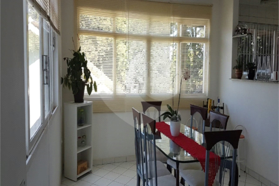 Casa à venda com 4 quartos, sendo 2 suítes, no condomínio Ibiratiba, São Paulo - SP