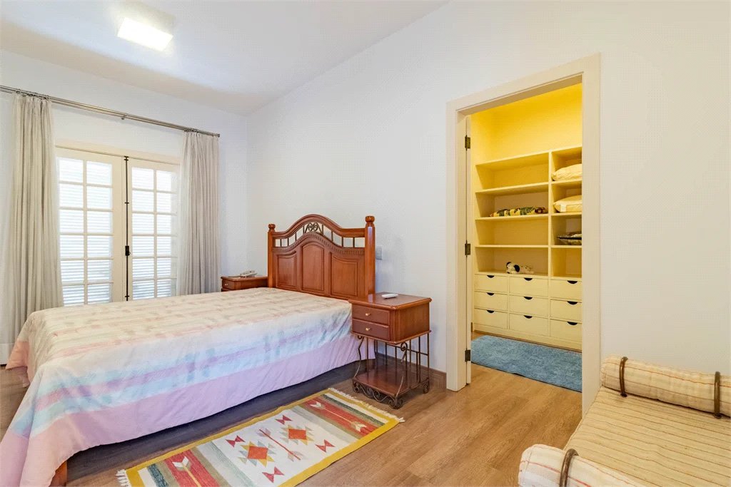 Casa à venda com 7 quartos, sendo 5 suítes, em Morumbi, São Paulo, SP