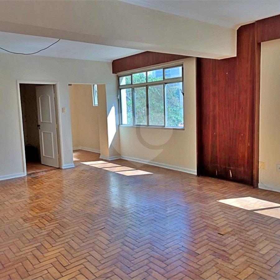Apartamento à venda com 3 quartos, sendo 1 suíte, em Cerqueira César, São Paulo, SP