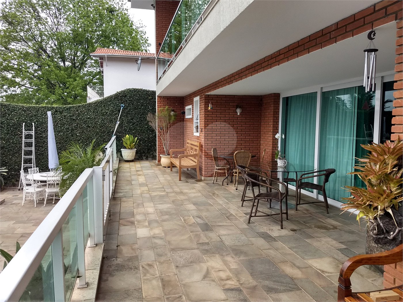 Casa Térrea à venda ou para alugar com 4 suítes em Horto, São Paulo, SP
