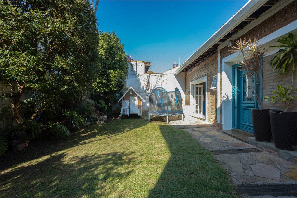 Sobrado à venda com 4 quartos, sendo 2 suítes, em Vila Madalena, São Paulo, SP