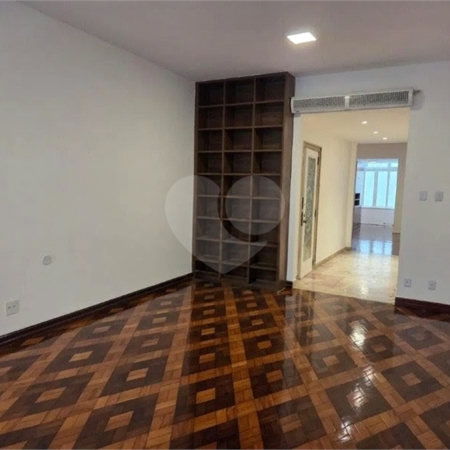 Apartamento à venda com 3 quartos, sendo 1 suíte, em Copacabana, Rio de Janeiro, RJ