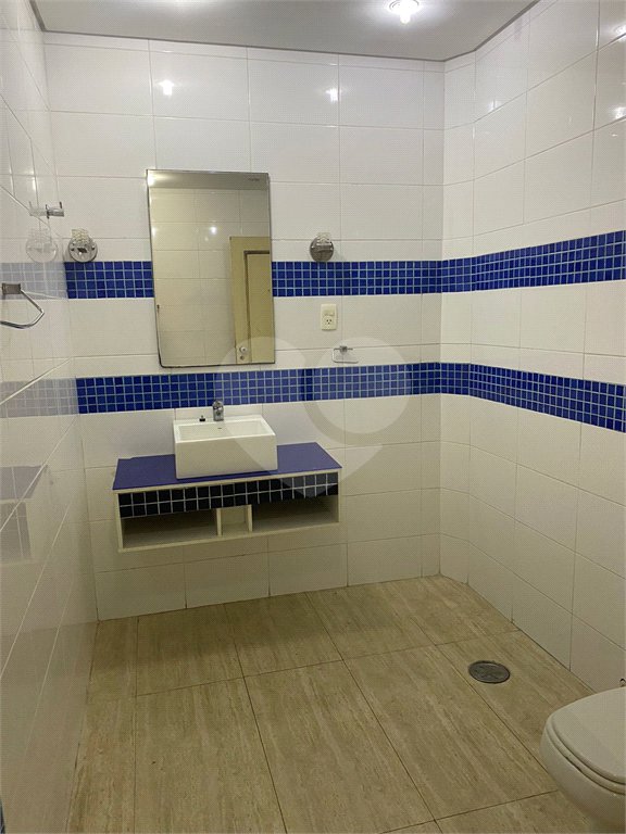 Apartamento à venda com 3 quartos, sendo 1 suíte,  em República, São Paulo, SP