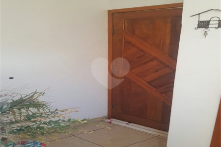 Sobrado à Venda no Parque Fehr – 3 Dormitórios e Área Gourmet em Rua Tranquila