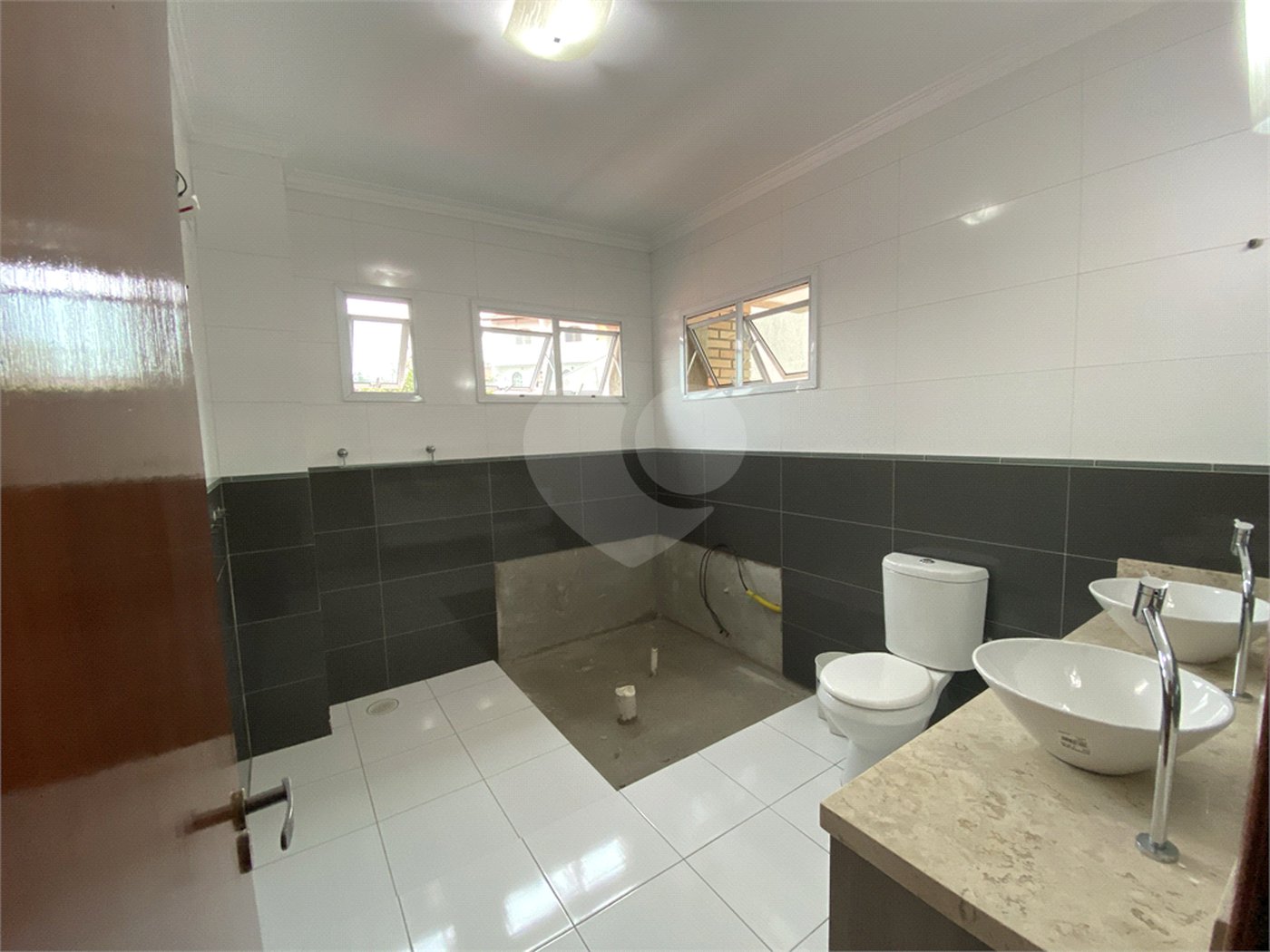 Sobrado à venda com 3 quartos, sendo 1 suíte,  em Jardim Vila Galvão, Guarulhos, SP