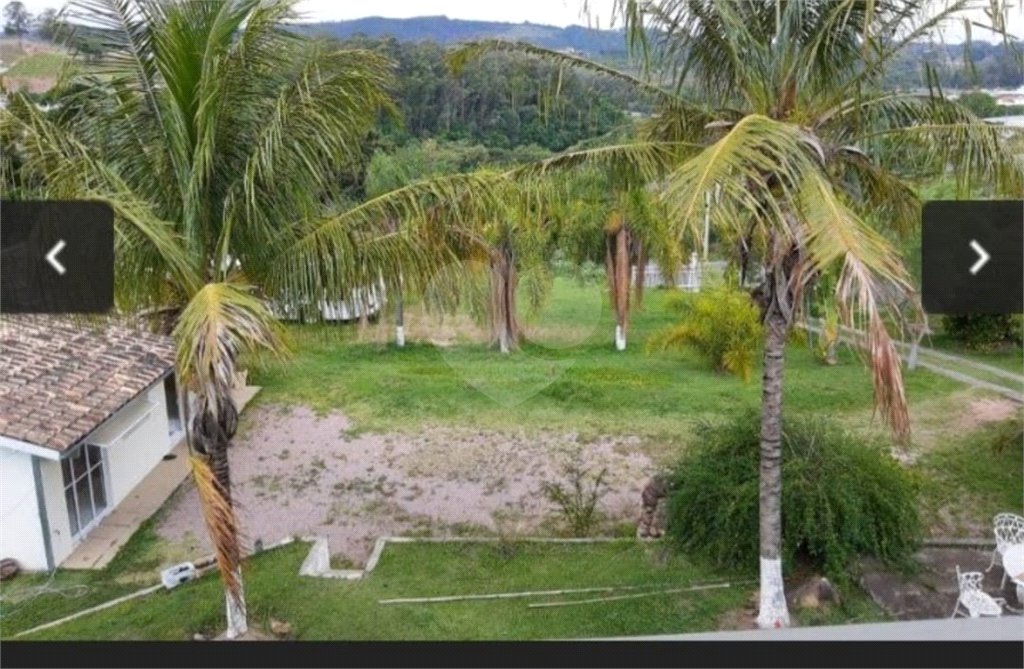 Chácara à venda ou para alugar com 4 quartos, sendo 1 suíte, em Vila Omízollo, Louveira, SP