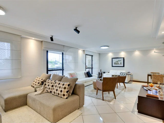 Apartamento à venda com 3 quartos, sendo 2 suítes,  em Alto da Boa Vista, São Paulo, SP