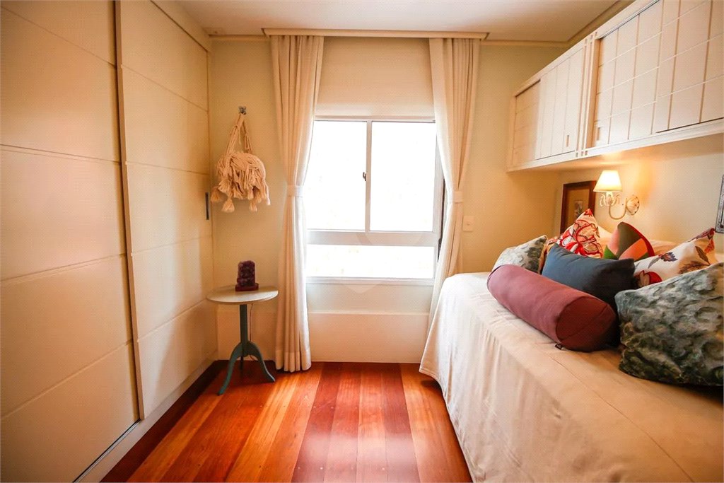 Apartamento à venda com 3 suítes em Real Parque, São Paulo, SP
