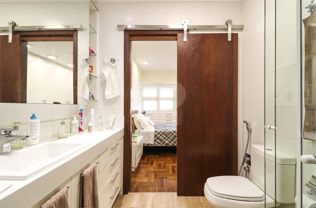 Casa Térrea à venda com 6 quartos, sendo 4 suítes, em Brooklin Paulista, São Paulo, SP