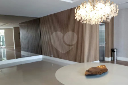 Apartamento à venda com 3 suítes em Vila Alexandria, São Paulo, SP