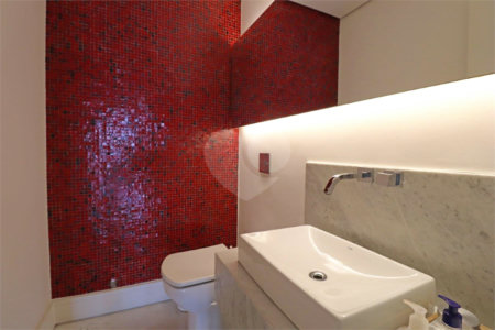 Apartamento à venda com 3 suítes em Vila Suzana, São Paulo, SP