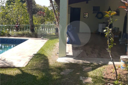 Casa à venda com 3 quartos, sendo 1 suíte, no condomínio Zuleika Jabour, Salto - SP