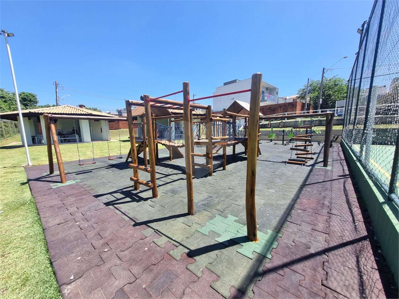 Terreno à venda no condomínio Horto Florestal Villagio, Sorocaba - SP
